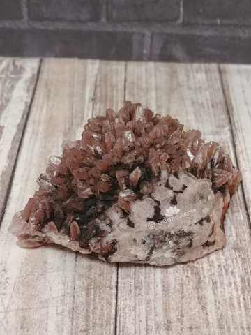 Cobalto Calcite on wood grain background