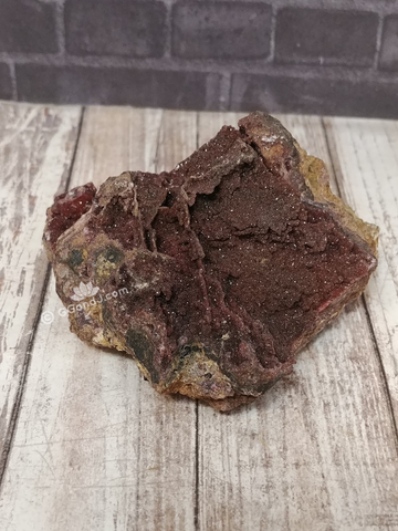 Cobalto Calcite on wood grain background